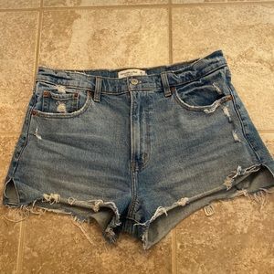 A&F The Mom Short, High Rise